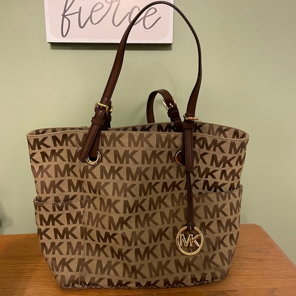 Michael Kors bag - Picture 1 of 9